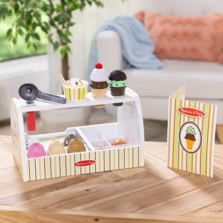 Action Figure Melissa & Doug