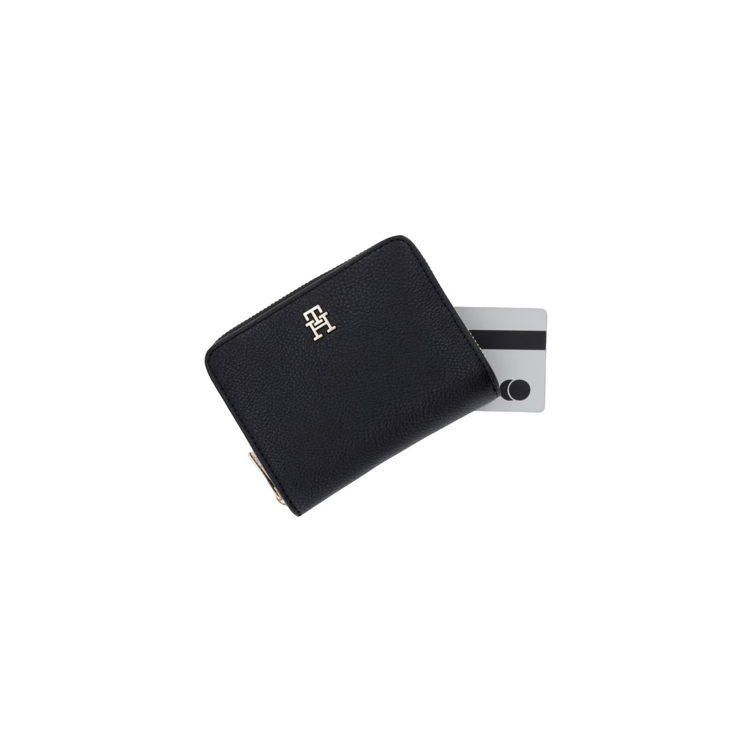 Tommy Hilfiger  Women Wallet